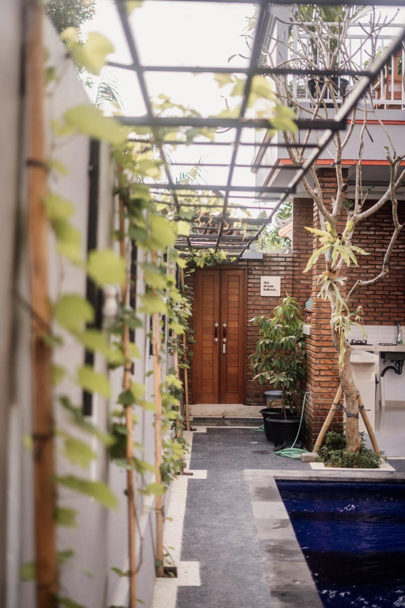 Pondok Yogi Guest House Canggu Exterior photo